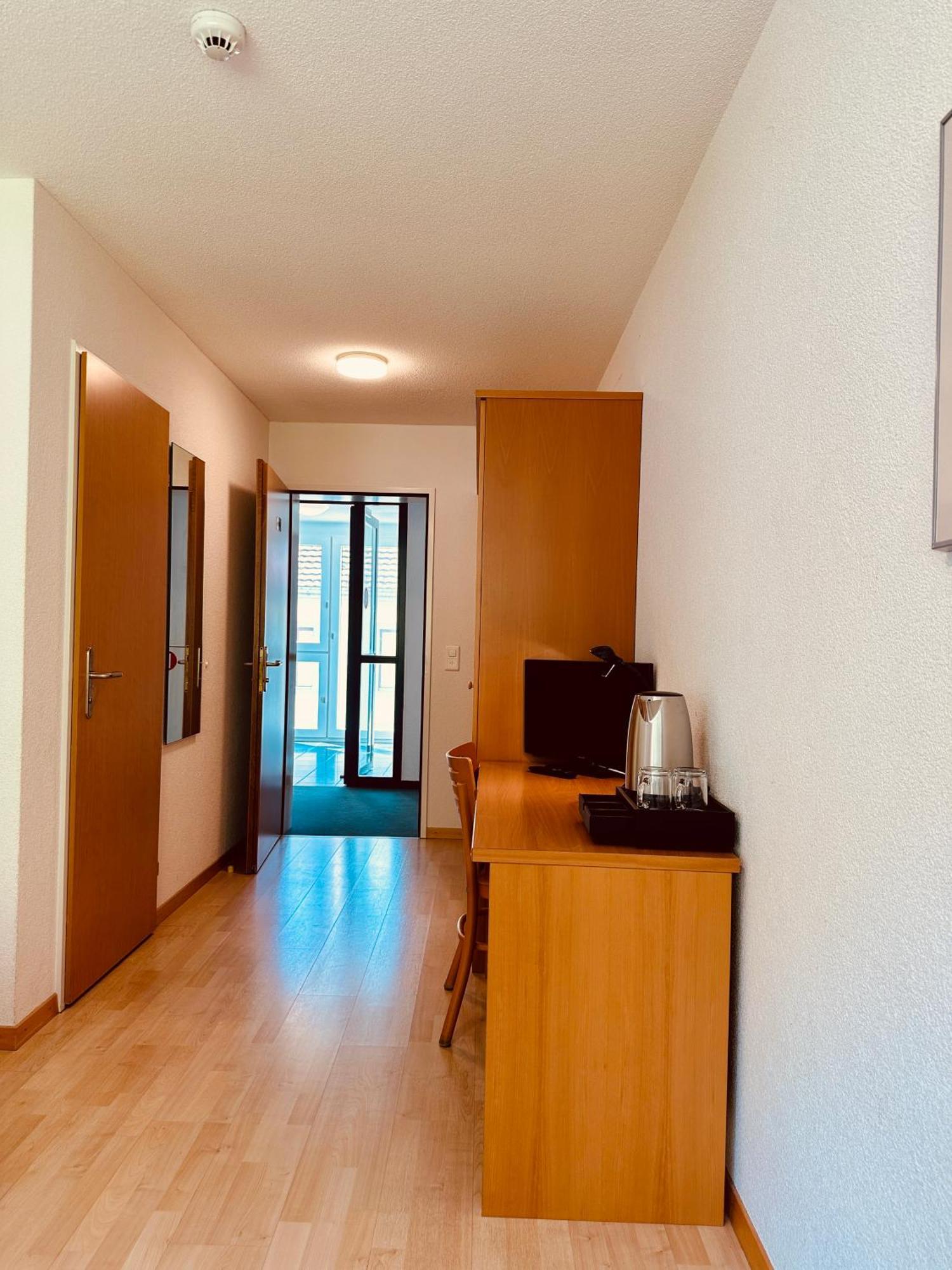 Hotel Rebstock Майринген Екстериор снимка