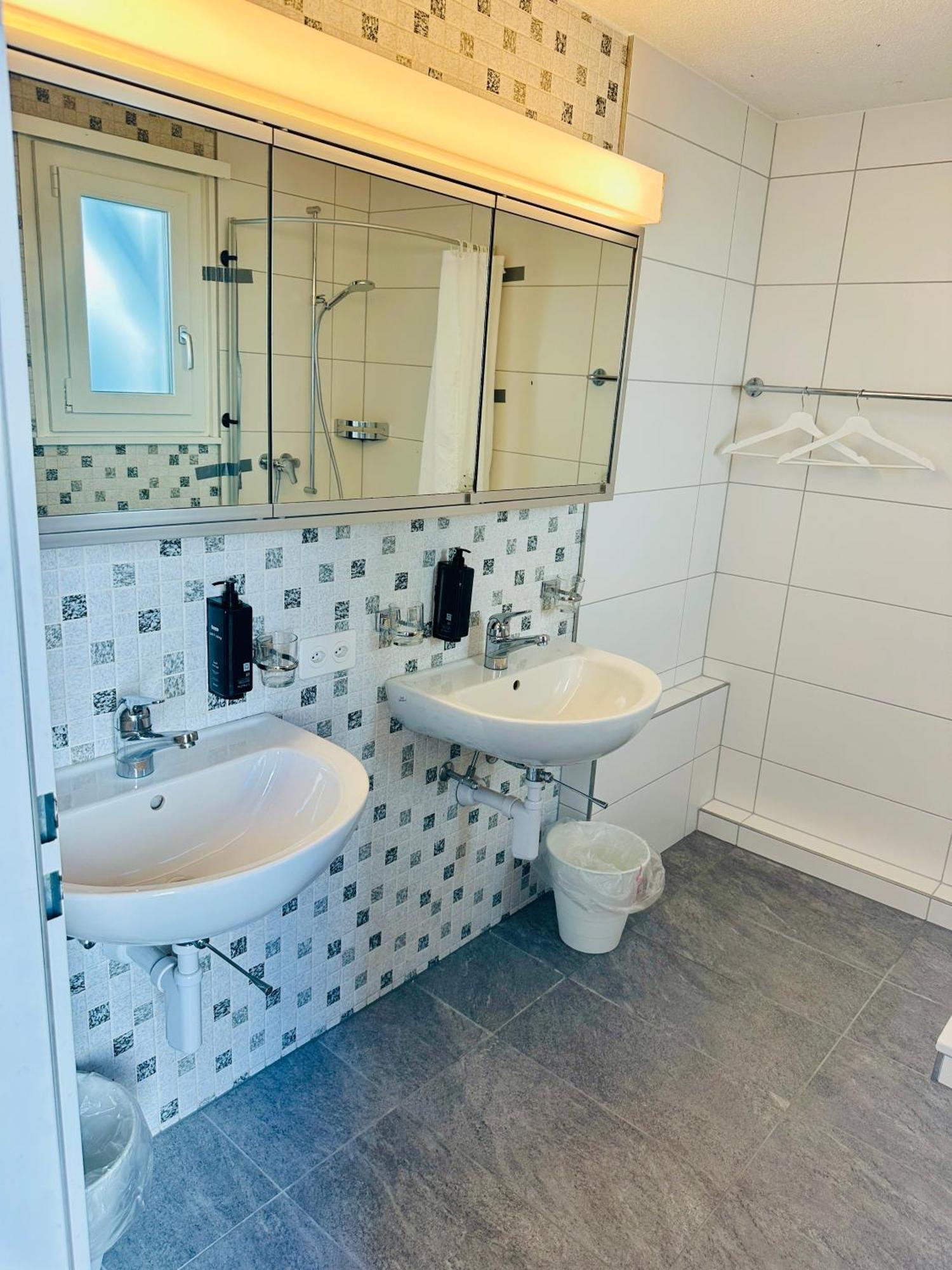 Hotel Rebstock Майринген Екстериор снимка