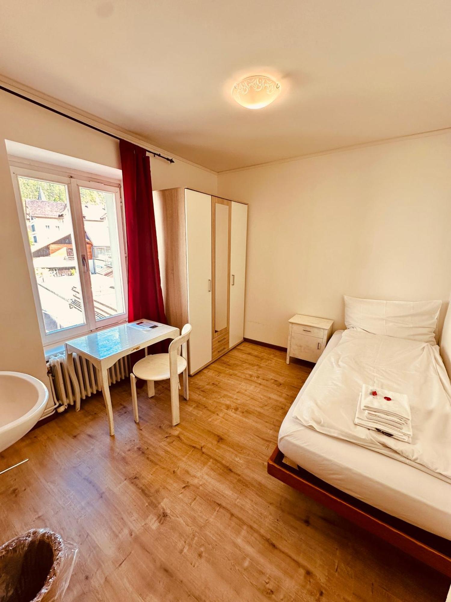 Hotel Rebstock Майринген Екстериор снимка